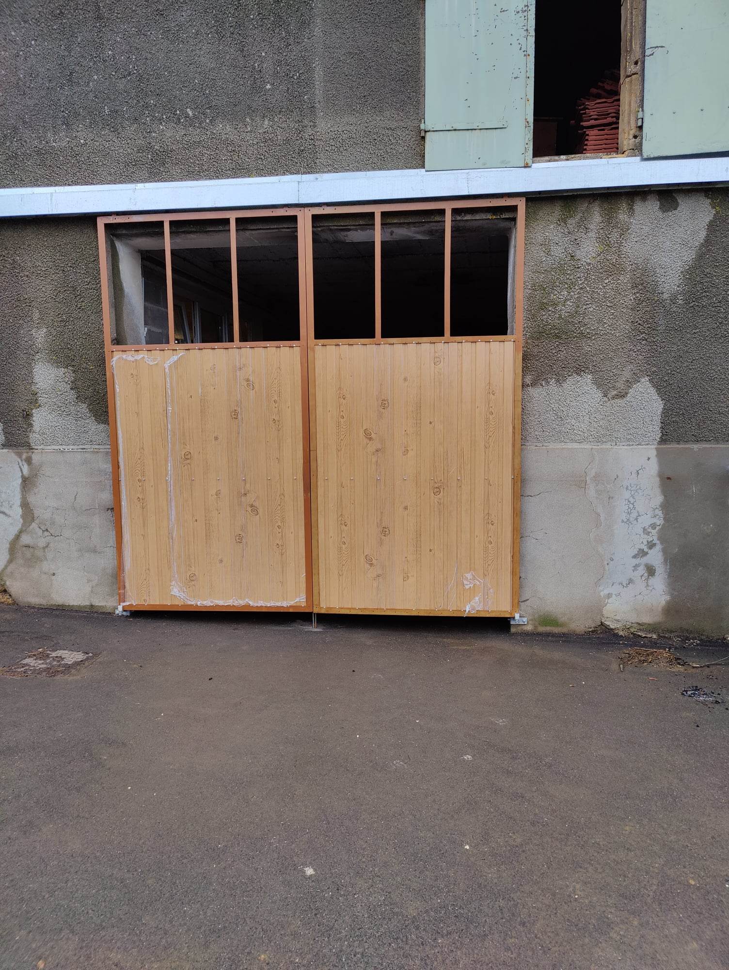 Photo de couverture du projet Porte d’une ancienne grange avec aération